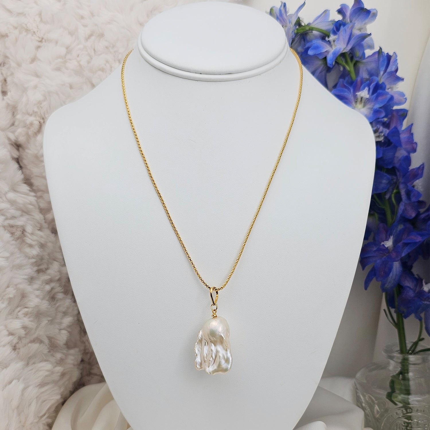 Large White Baroque Pearl Pendant with  Gold Chain(3)