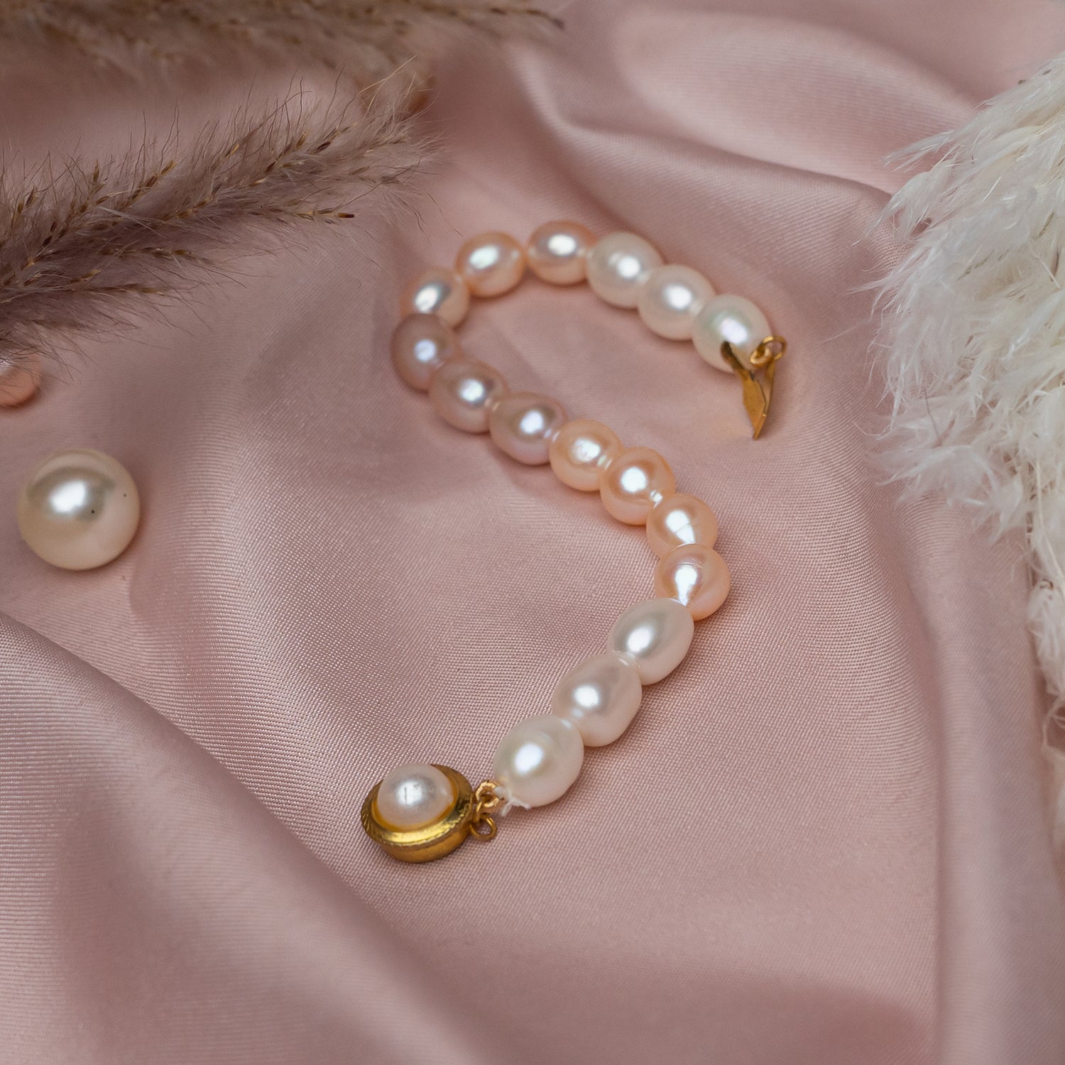 Three Tone Oval Pearl Bracelet