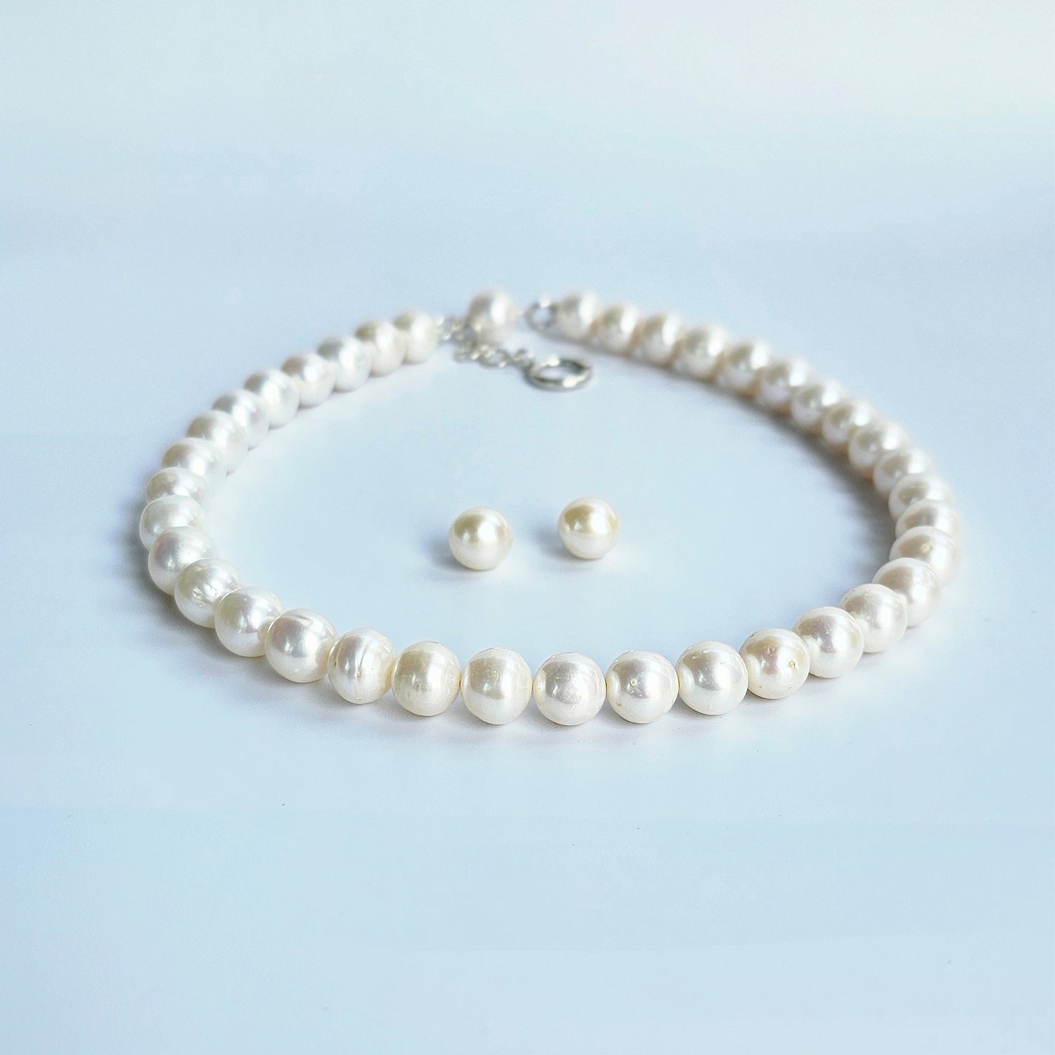 White Pearl Necklace