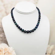 Multihue peacock color-Pearl necklace  in graduating pearl size