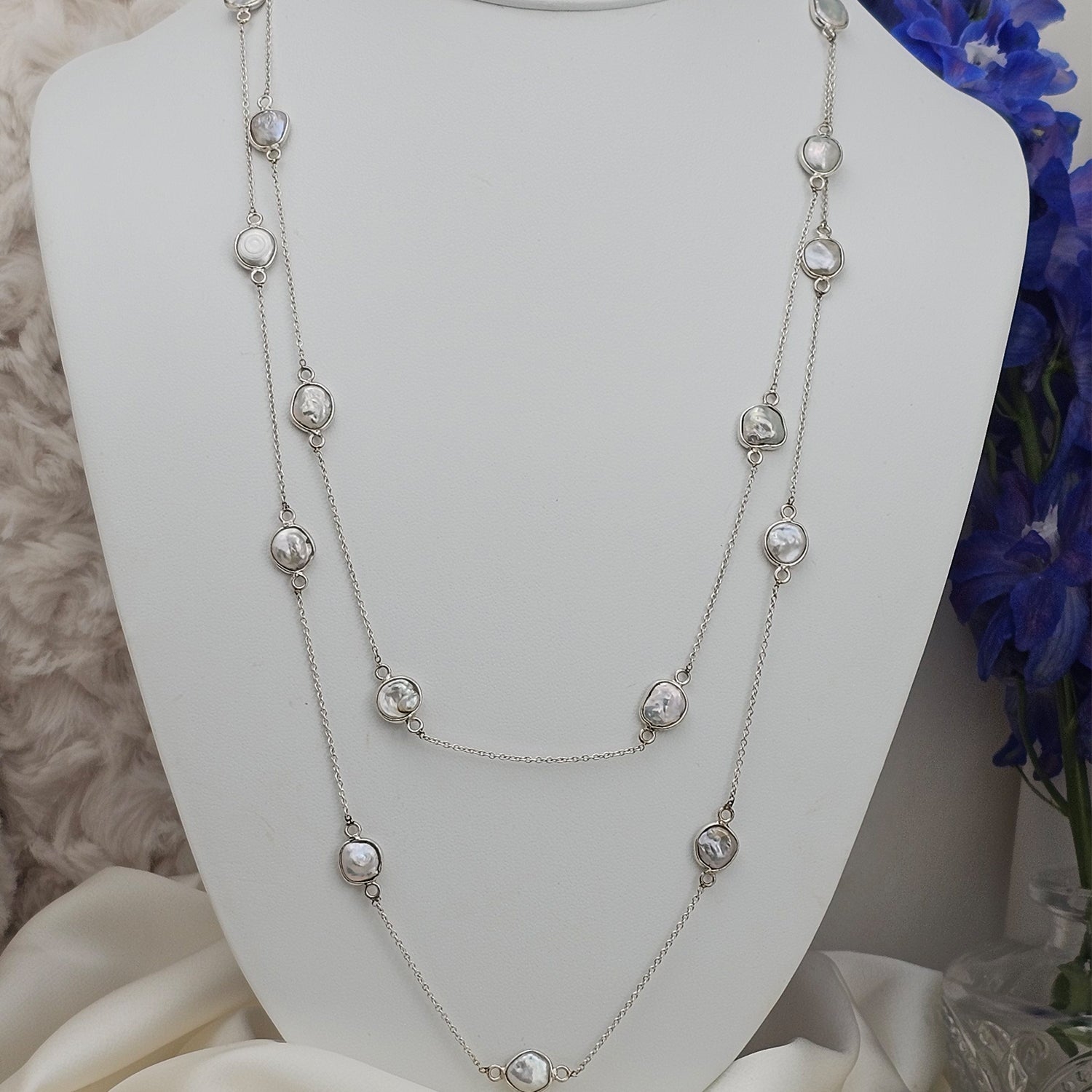 Flat Mother Of Pearls Embedded in  Silver Chain