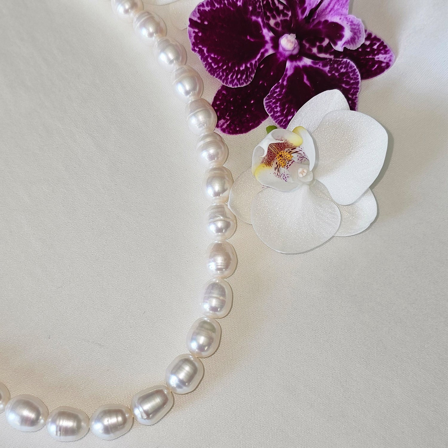 Luminous White Oval Pearl Necklace  (With Earrings)