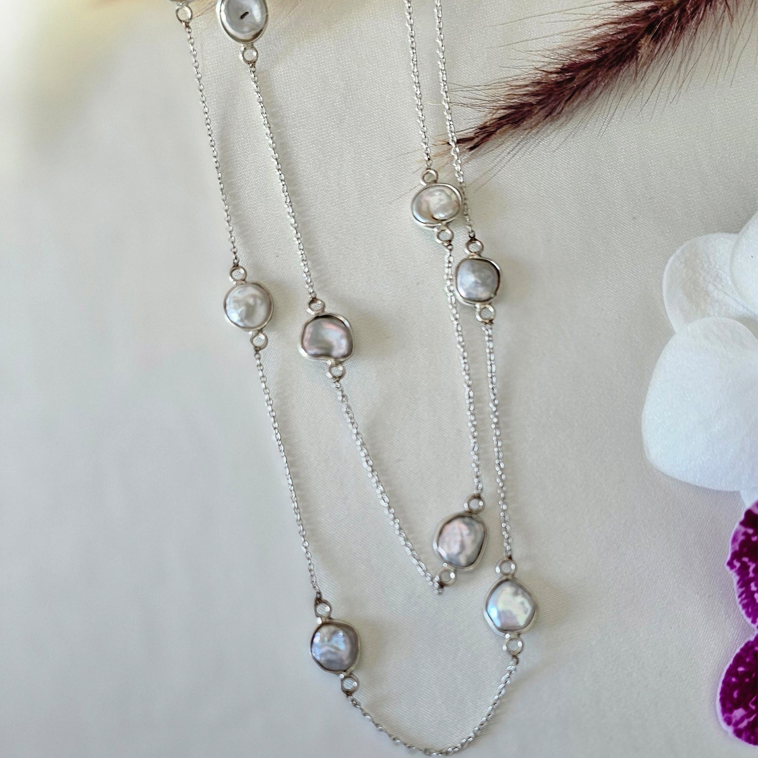 Flat Mother Of Pearls Embedded in  Silver Chain