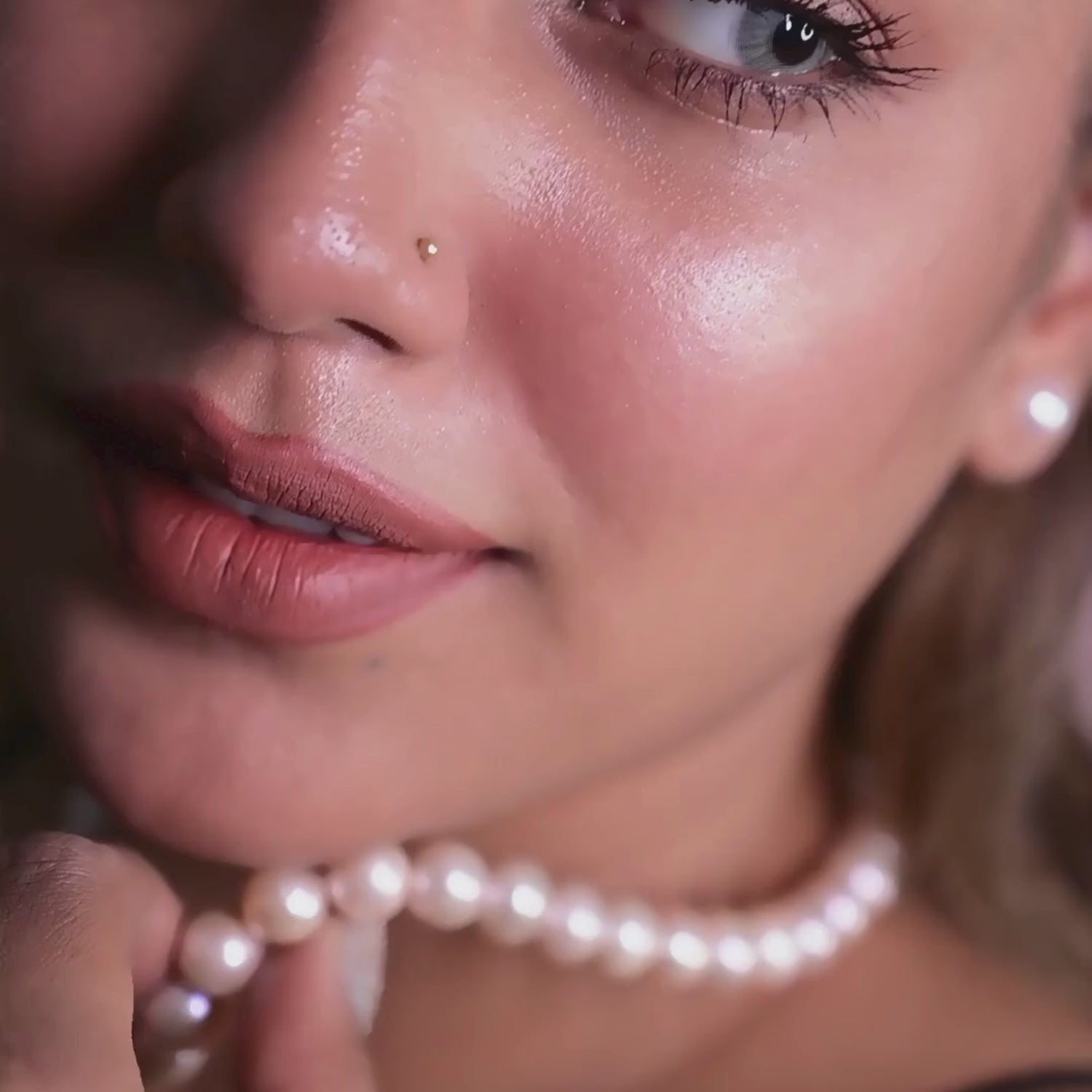 Load video: Luminous pink color freshwater pearl  necklace (With Earrings)